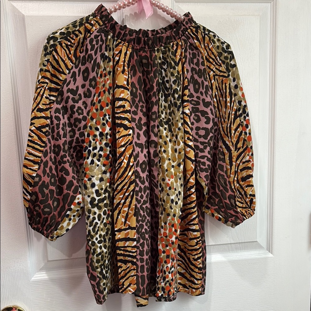 Voy Animal Print Women's 3/4 sleeve blouse NWOT